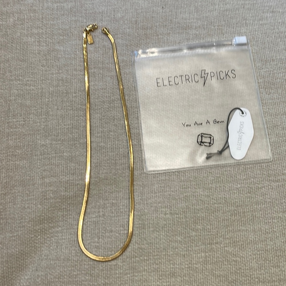Electric picks python 3mm herringbone necklace